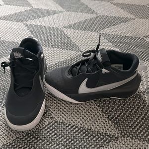 Nike boys basketball sneakers